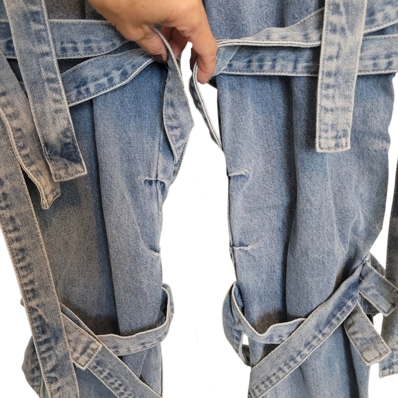 Maniere De Voir Talia Denim Strap Cargo Jeans in Mid Blue - Picture 11 of 15